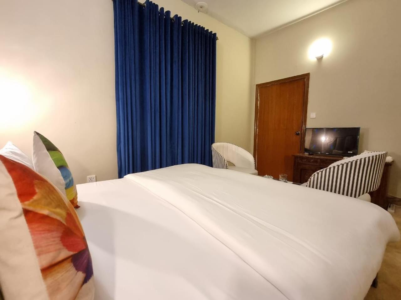 The Life Style Lodges Opp Centaurus Mall อิสลามาบัด ภายนอก รูปภาพ
