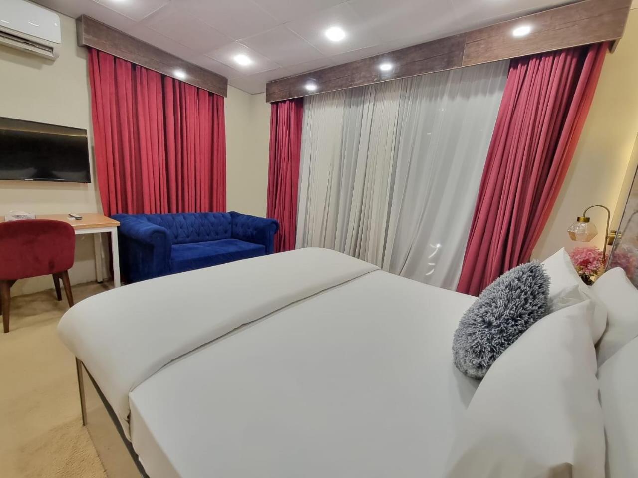 The Life Style Lodges Opp Centaurus Mall อิสลามาบัด ภายนอก รูปภาพ