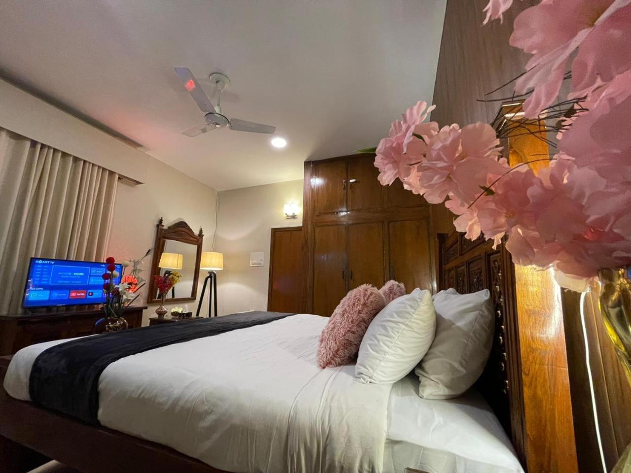 The Life Style Lodges Opp Centaurus Mall อิสลามาบัด ภายนอก รูปภาพ