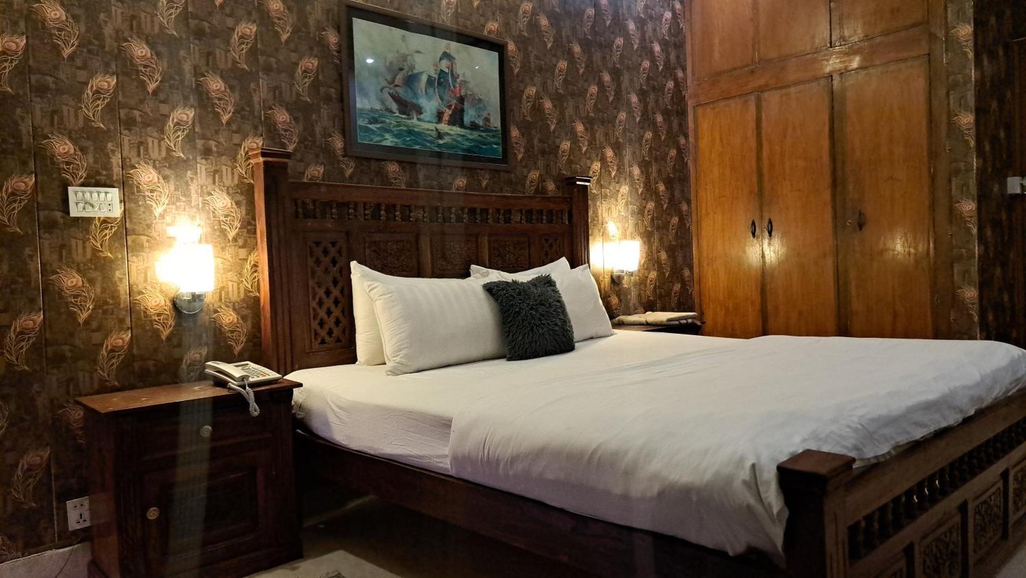 The Life Style Lodges Opp Centaurus Mall อิสลามาบัด ภายนอก รูปภาพ