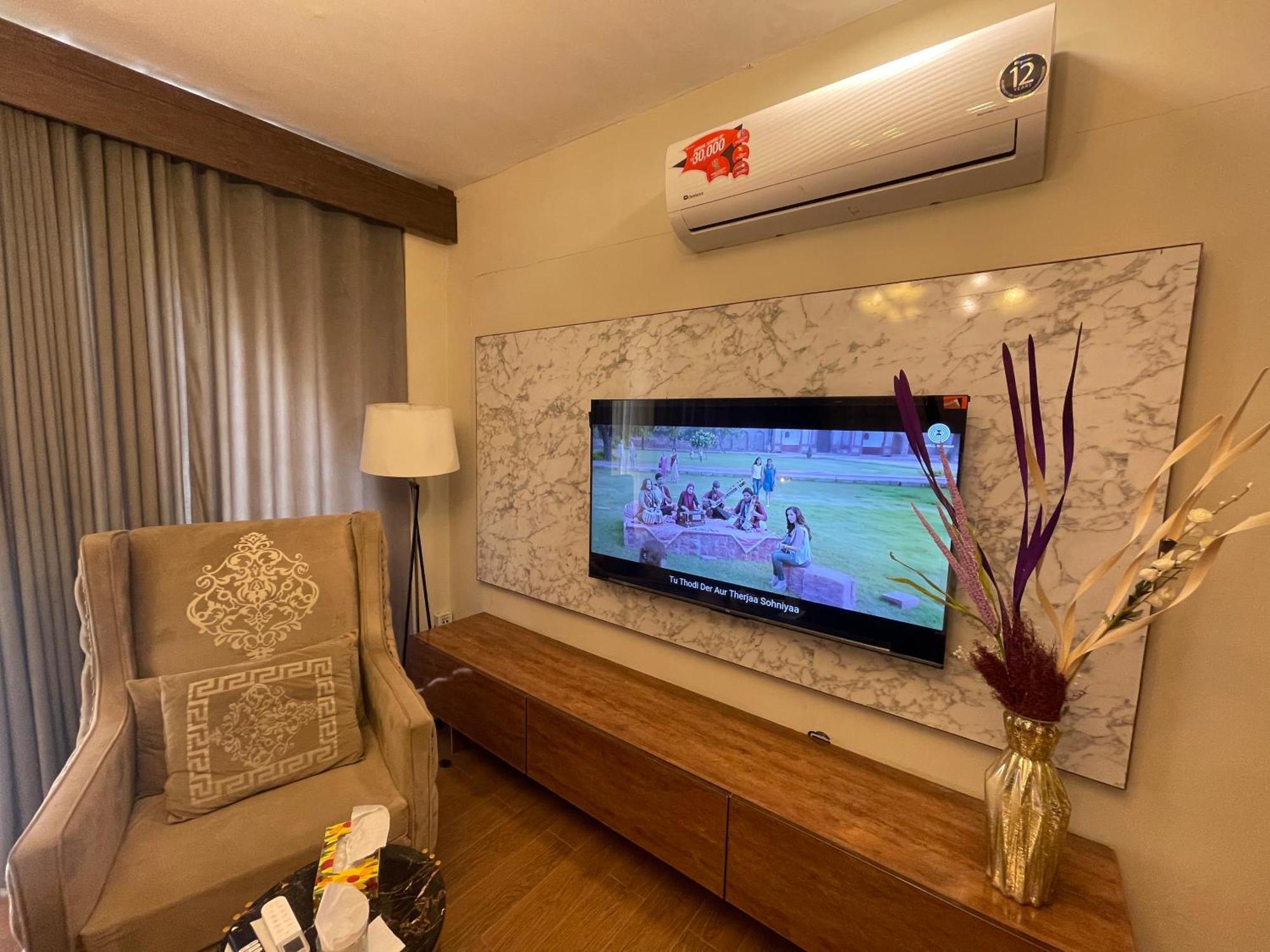 The Life Style Lodges Opp Centaurus Mall อิสลามาบัด ภายนอก รูปภาพ