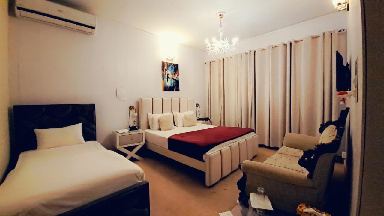 The Life Style Lodges Opp Centaurus Mall อิสลามาบัด ภายนอก รูปภาพ