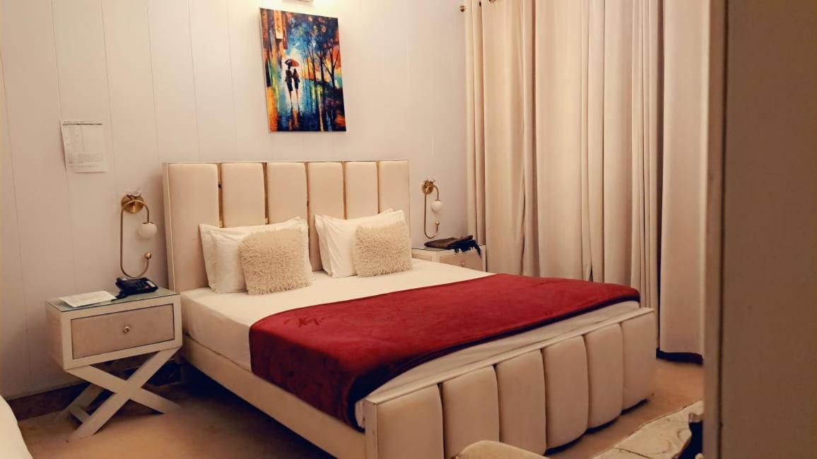 The Life Style Lodges Opp Centaurus Mall อิสลามาบัด ภายนอก รูปภาพ